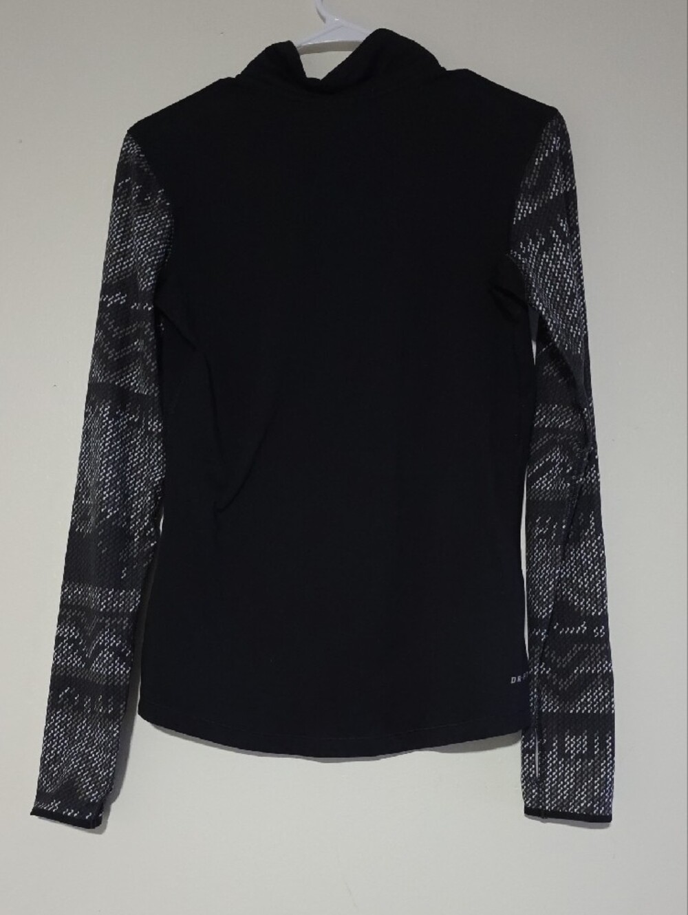 Nike Black Quarter-Zip Pullover with Patterned Gray Sleeves - Picture 3 of 4